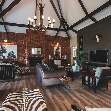אוצ'יווארונגו Otjiwa Safari Lodge מראה חיצוני תמונה