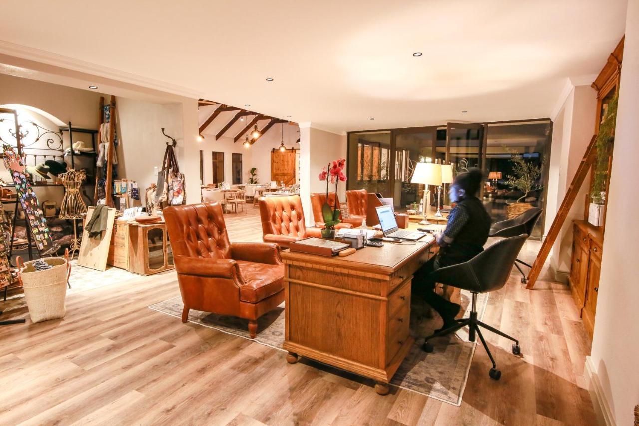 אוצ'יווארונגו Otjiwa Safari Lodge מראה חיצוני תמונה