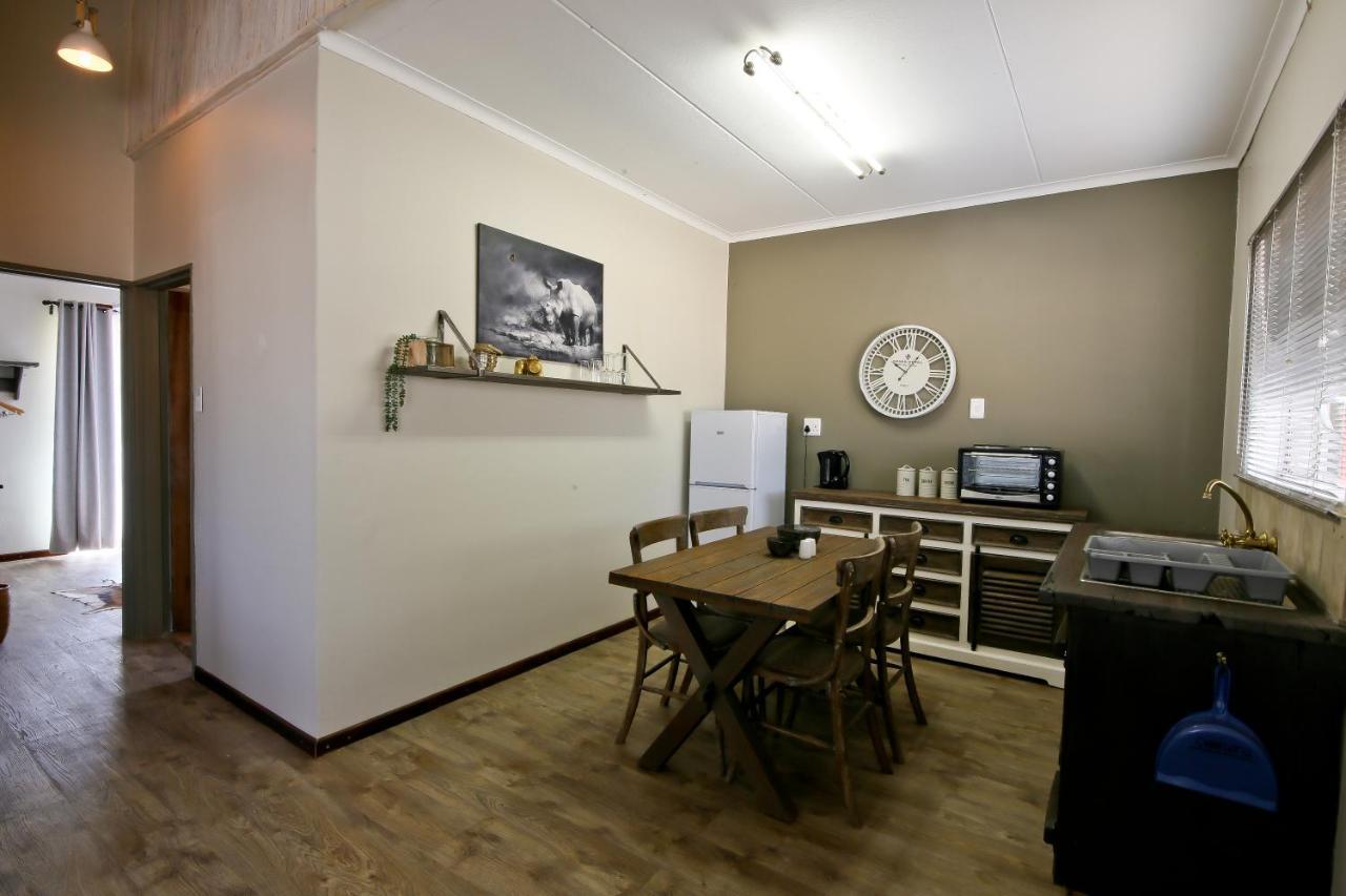 אוצ'יווארונגו Otjiwa Safari Lodge מראה חיצוני תמונה