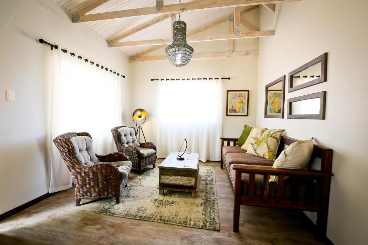 אוצ'יווארונגו Otjiwa Safari Lodge מראה חיצוני תמונה