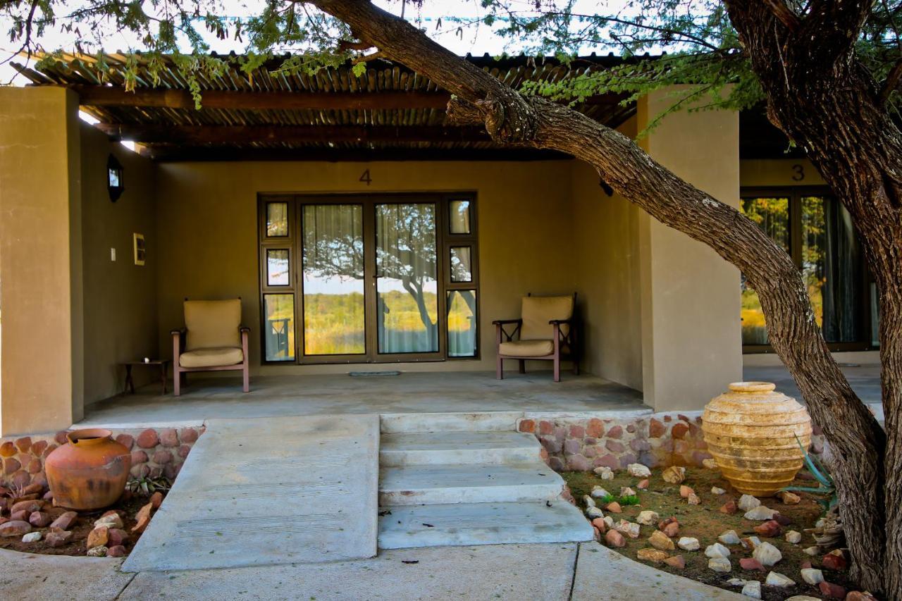 אוצ'יווארונגו Otjiwa Safari Lodge מראה חיצוני תמונה