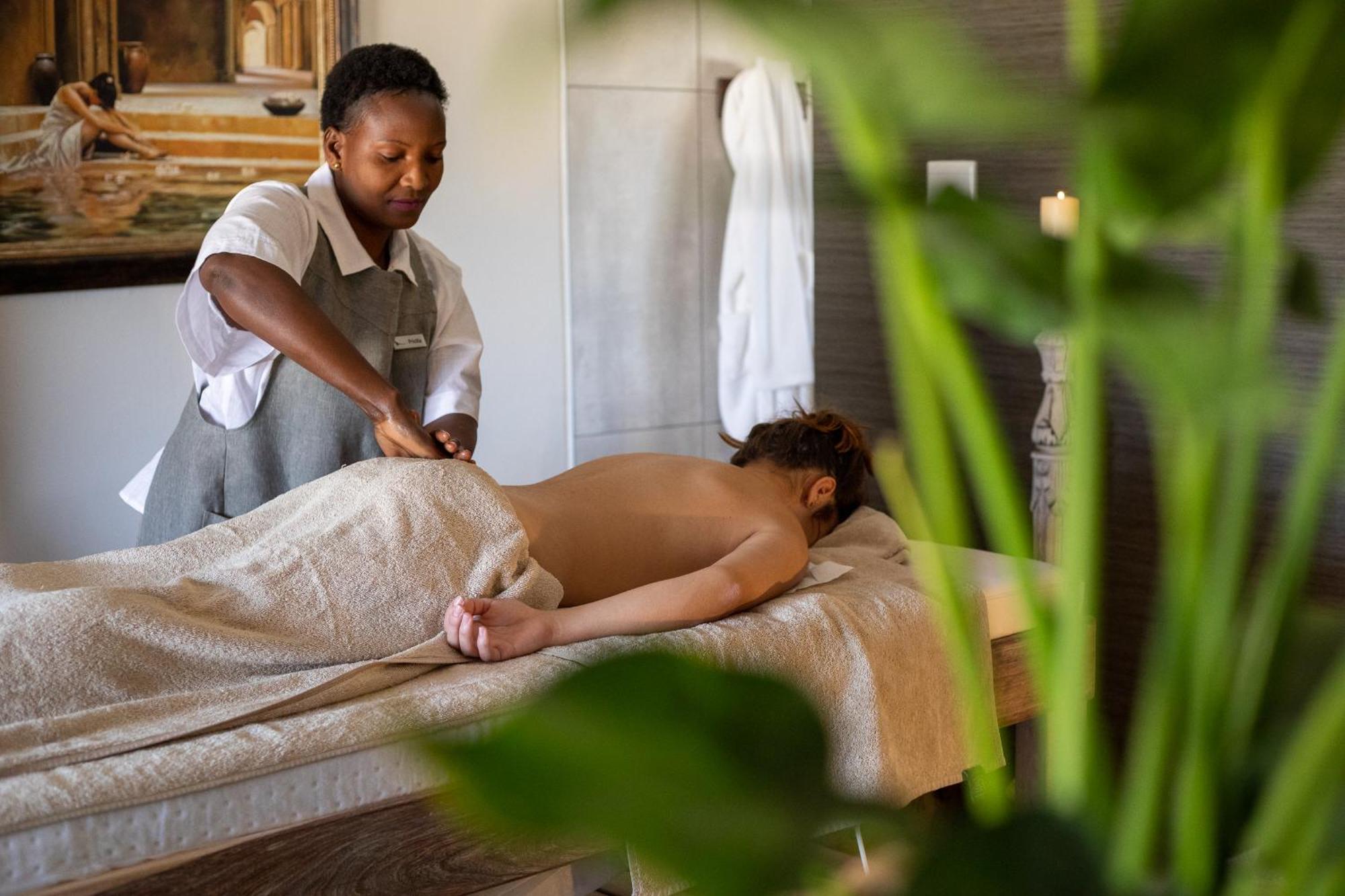 אוצ'יווארונגו Otjiwa Safari Lodge מראה חיצוני תמונה