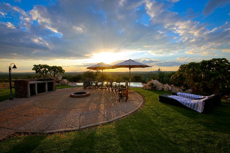 אוצ'יווארונגו Otjiwa Safari Lodge מראה חיצוני תמונה