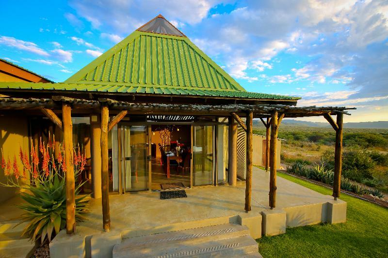אוצ'יווארונגו Otjiwa Safari Lodge מראה חיצוני תמונה