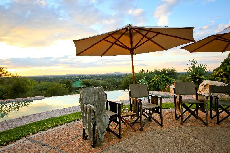 אוצ'יווארונגו Otjiwa Safari Lodge מראה חיצוני תמונה