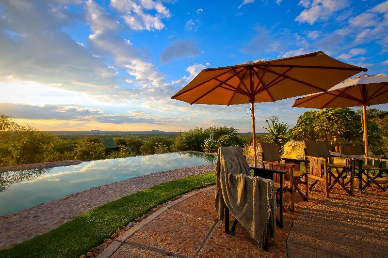 אוצ'יווארונגו Otjiwa Safari Lodge מראה חיצוני תמונה